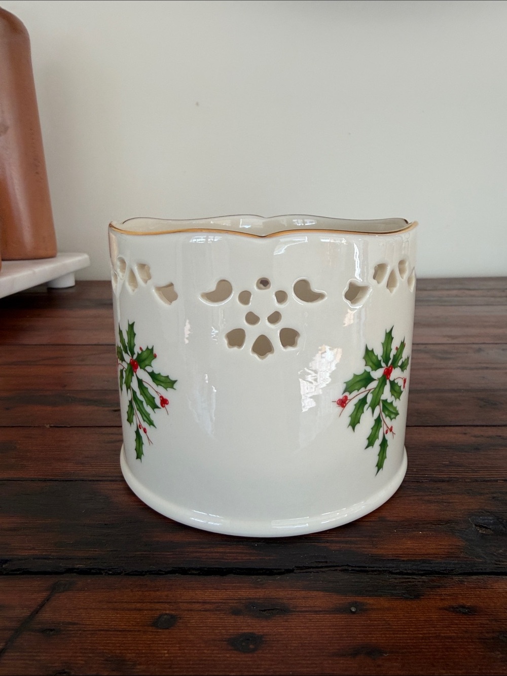 Lenox "HOLIDAY" Pierced Wine Bottle Holder / Coaster. Candle Holder.